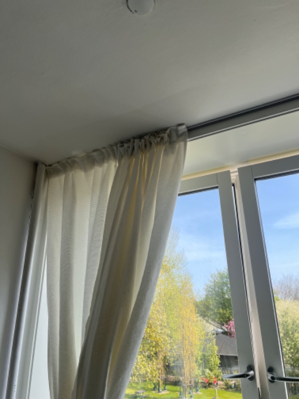 Ophæng af gardinstang