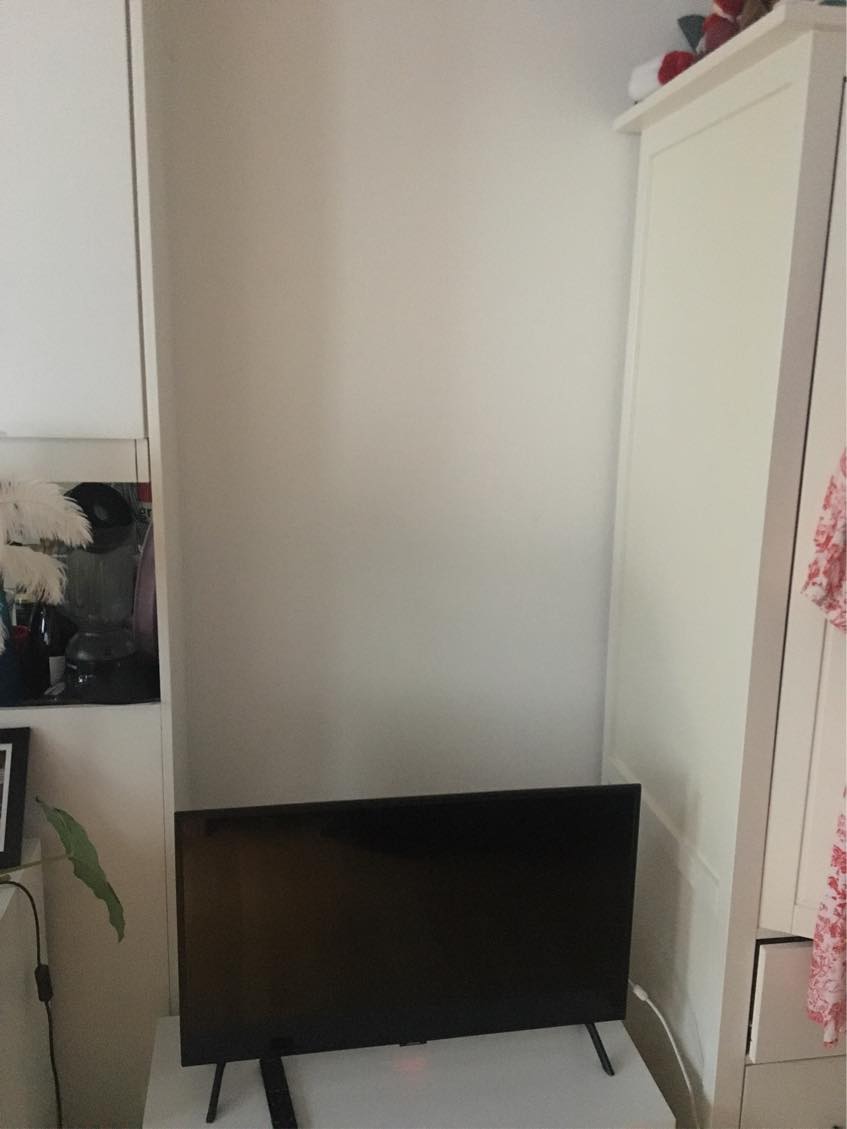 Sat gardinstang op og sat et billede op