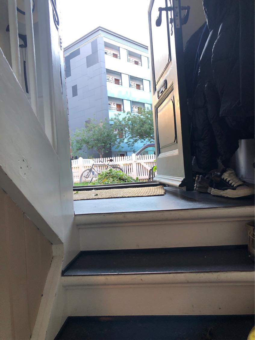 Fældet et stort kirsebærtræ i baghaven