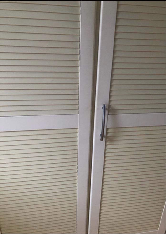 Hente et skab fra Glostrup. Skaber skal skilles ad og køres til Ishøj