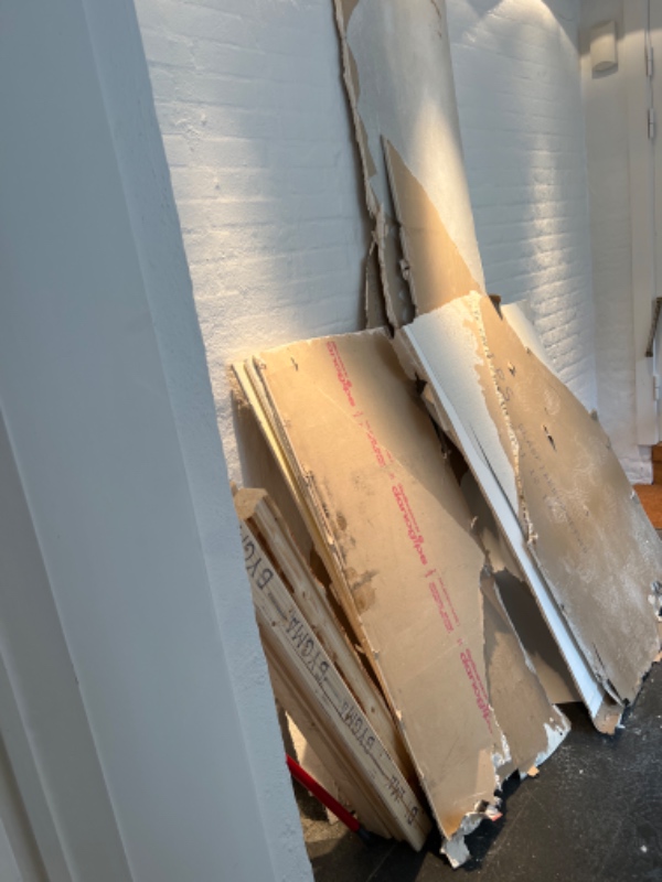 Afhentning af byggeaffald og bortskaffelse