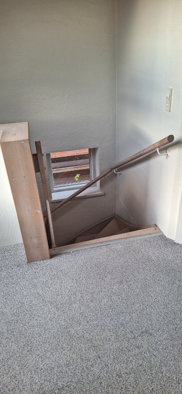 Slibning af trappe + efterbehandling