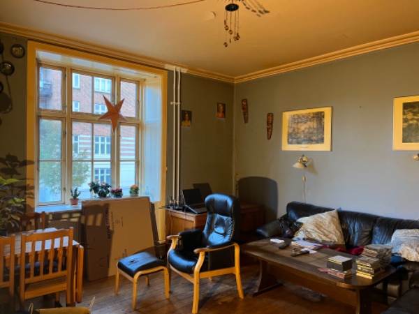 Male 2 stuer inklusiv alt træværk (ikke radiatore, men alt andet! Inklusiv maling osv.  