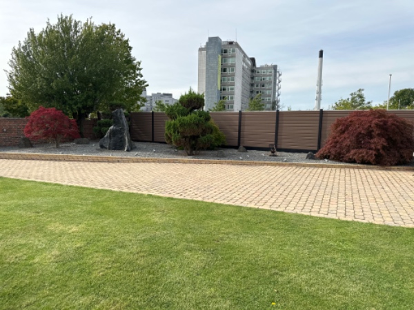 Hæk og beskæring af træerne