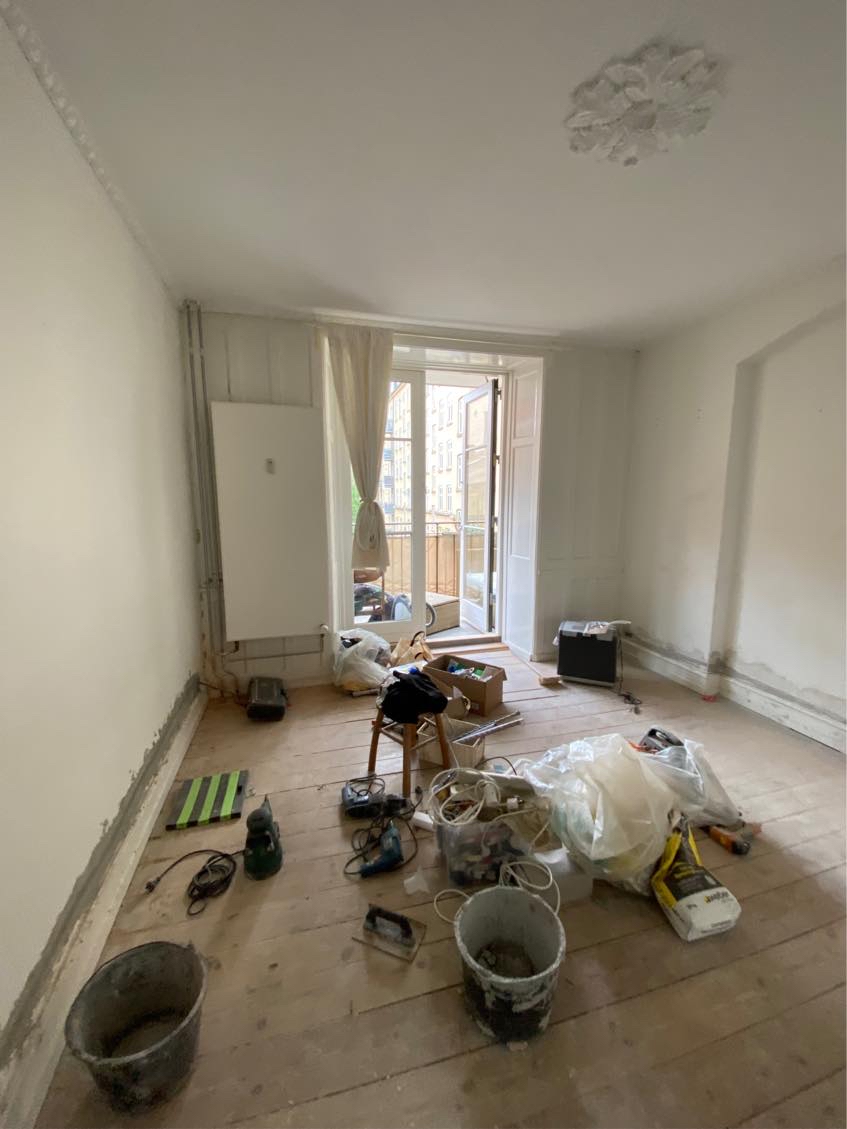 Fuldspartel og filt på vægge og loft i 75 kvm lejlighed