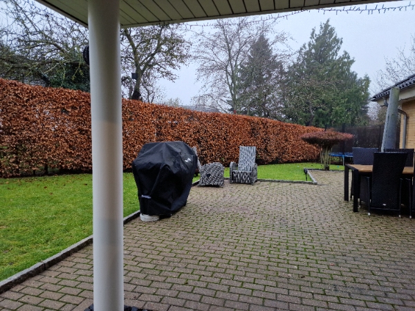 Fliser rundt om huset samt rettet vores græsplæne op da den falder en del.