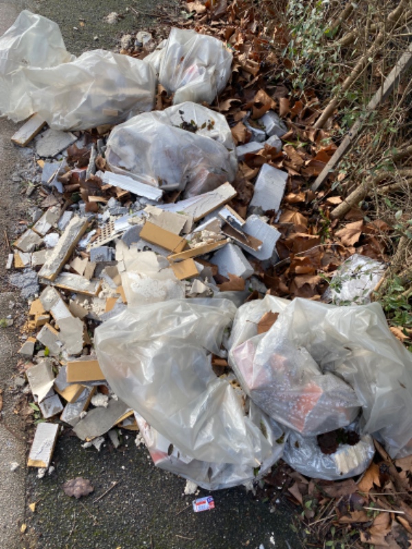 Bortkørsel af div byggeaffald. Max 2 timer. 1 person med trailer