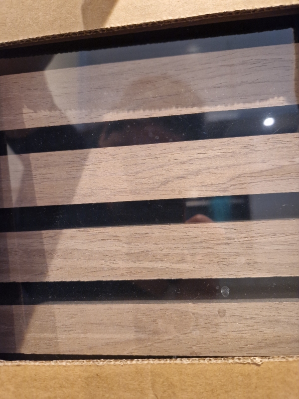 Ophæng af akustisk plader 180 m, tv 30 kg, og tv bord 10 kg.