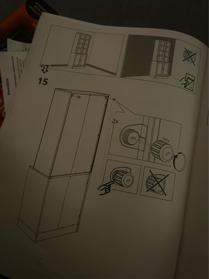 Hjælp til at samle Ikea Havsta vitrineskab