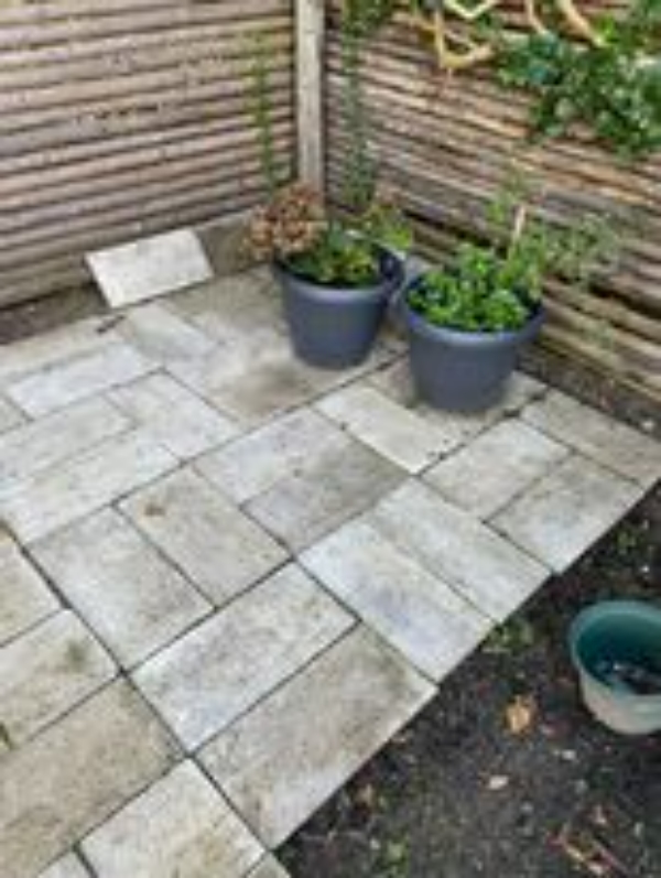 fliser under skraldebeholdere