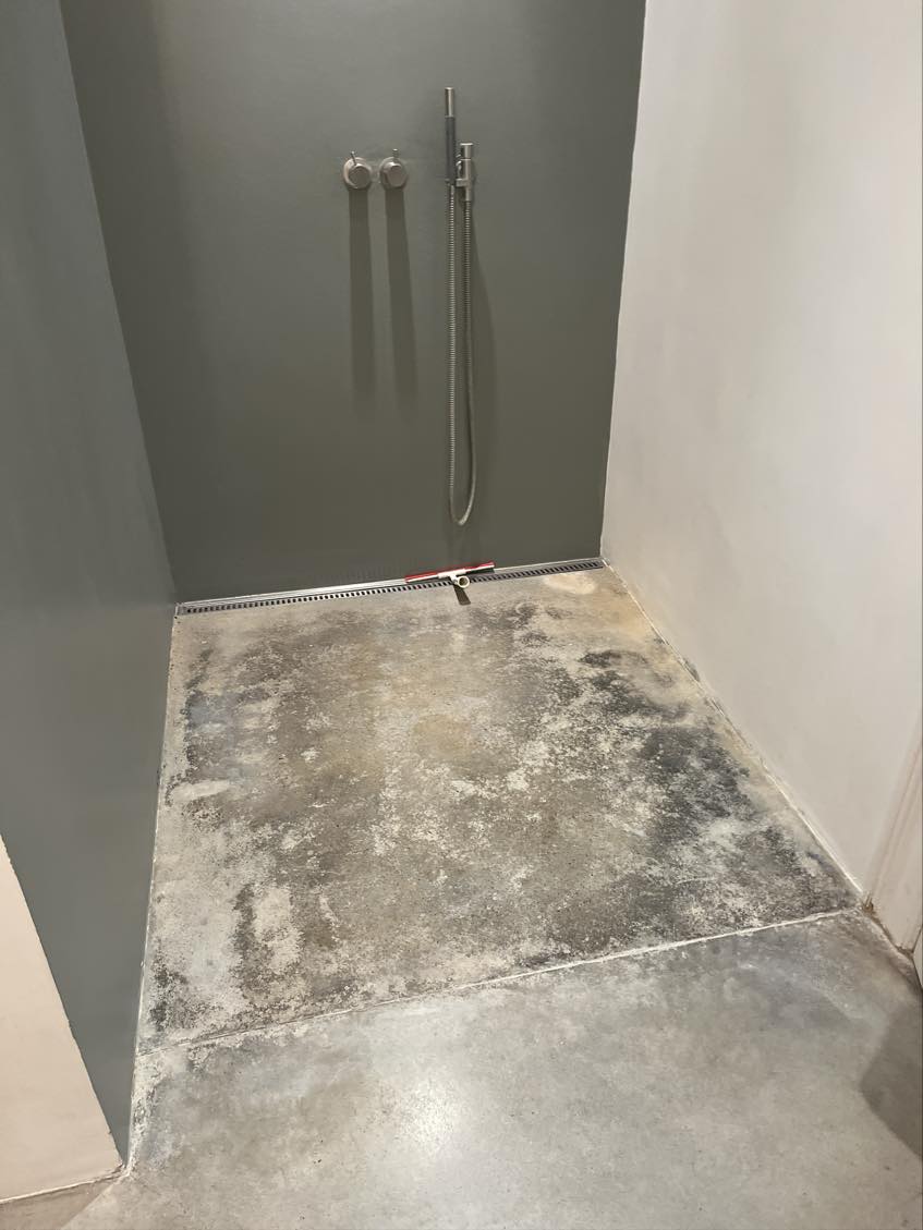 Epoxy på badeværelse betongulv