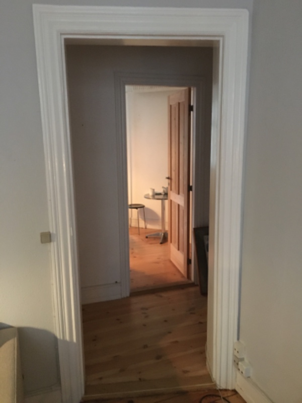 Montering af indvendig dør i lejlighed