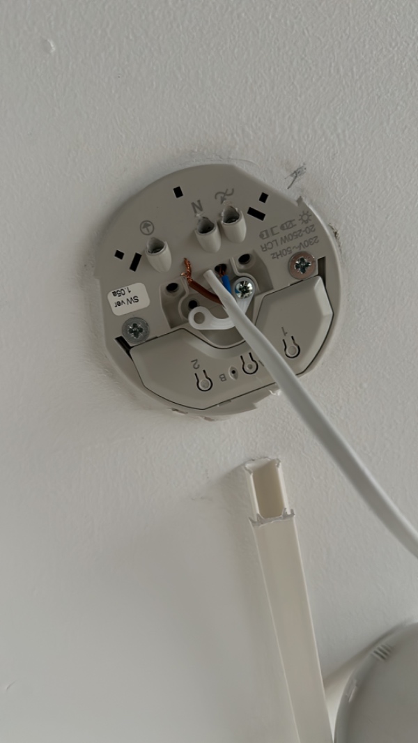 Min LED lamper vil ikke slukkes. Den står konstant tændt.
