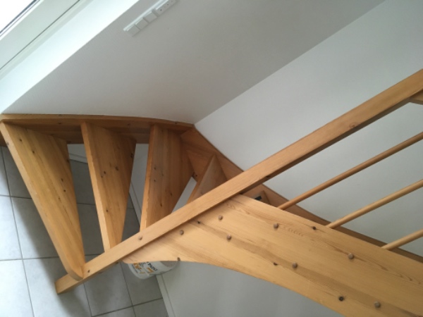 Slibning og maling af trapper