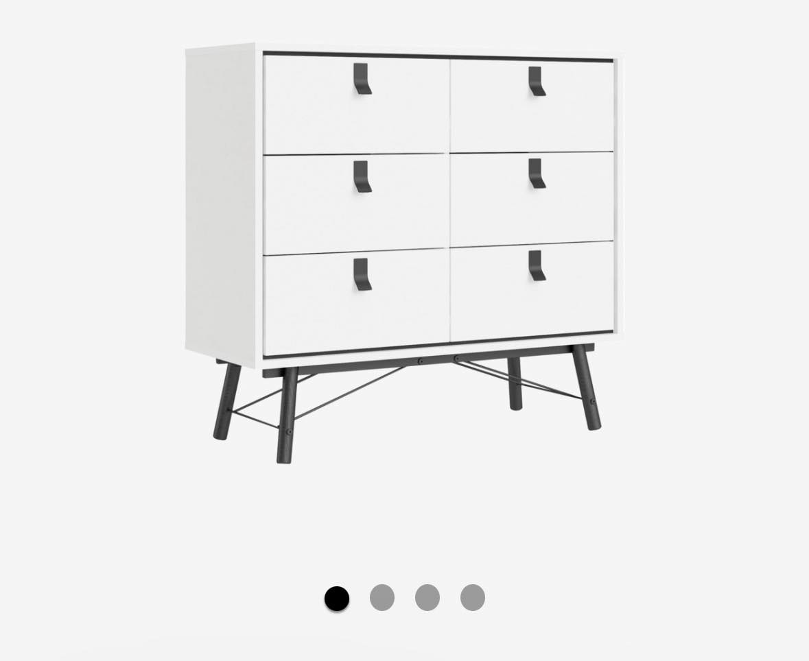 Samle af møbler omm