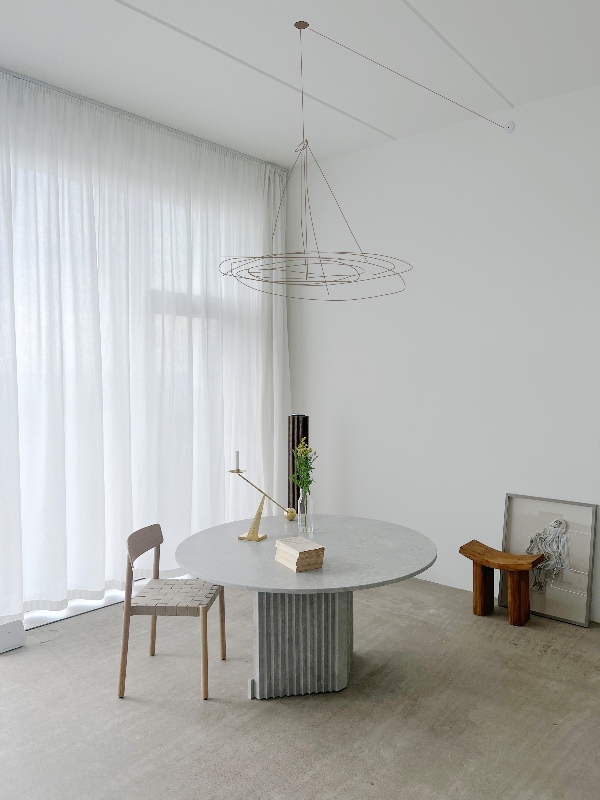 Hæng lampe op i beton loft