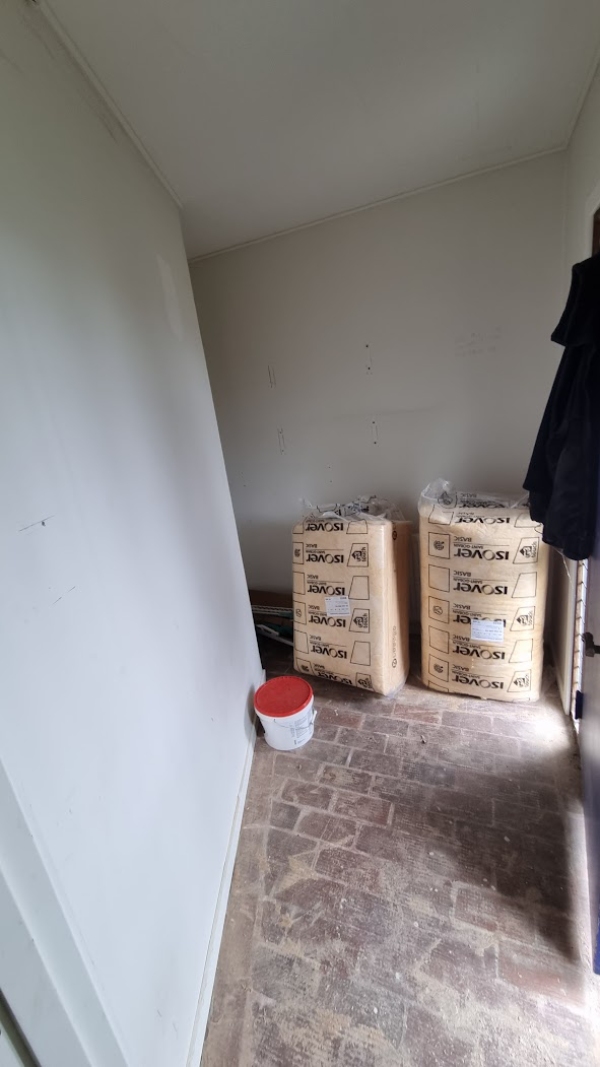 Nedrivning af opmuret pejs samt skorsten