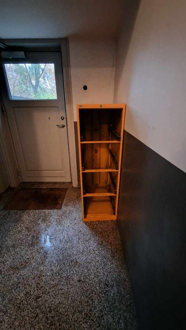 Opbæring af arkivskab til 4. sal