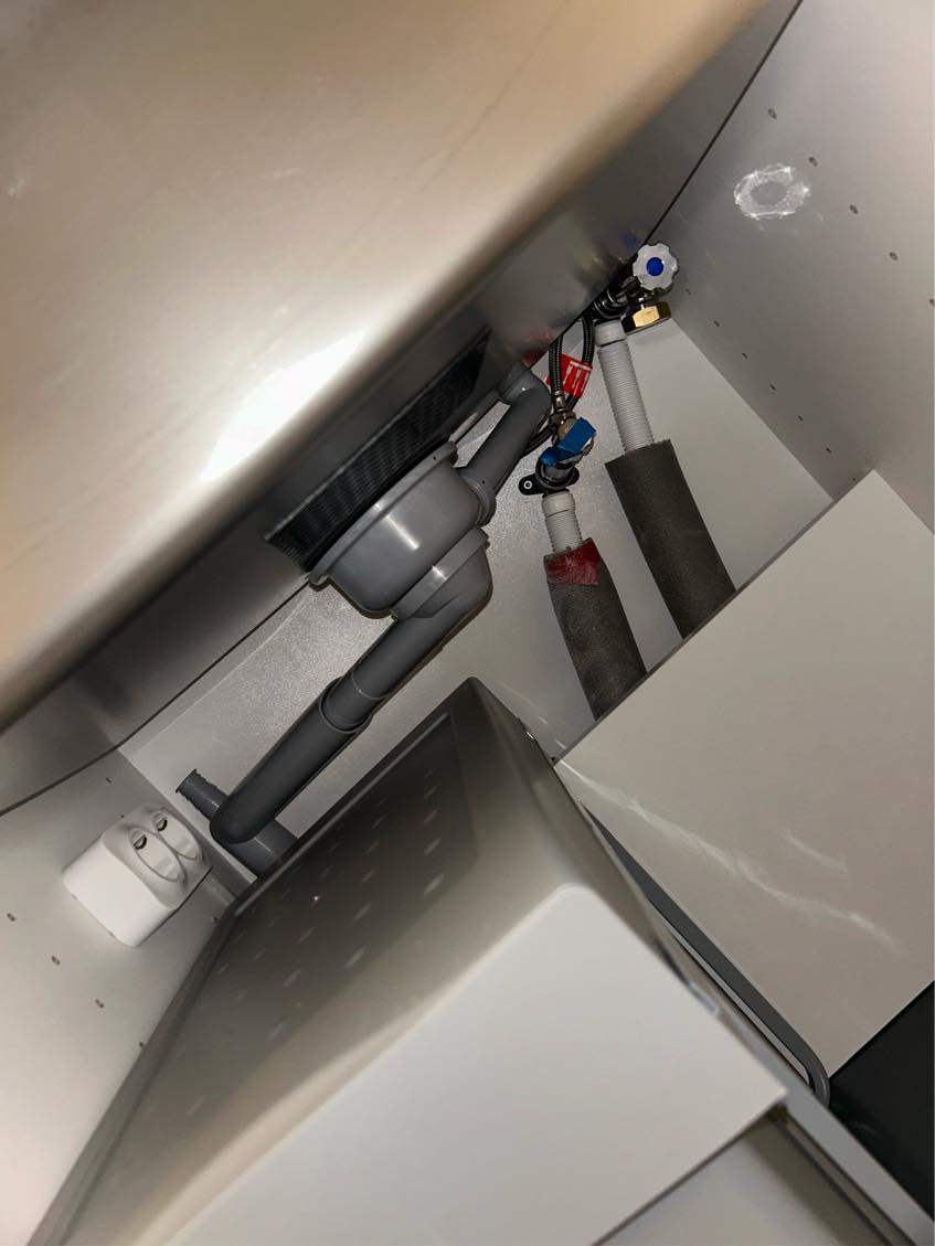 Tilslutning af opvaskemaskine og vaskemaskine