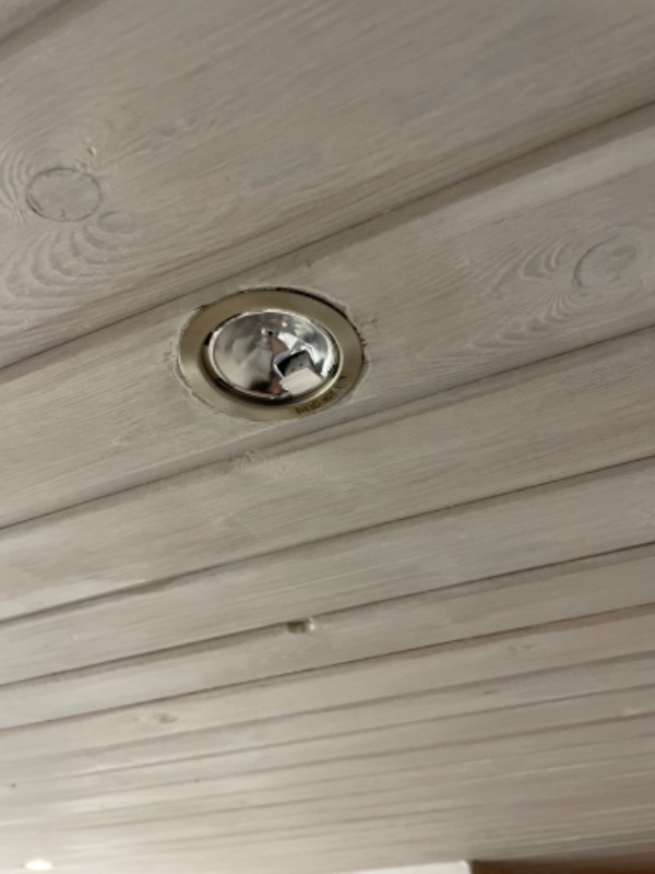 Udskiftning af halogen spots til lovlige led spots i badeværelse