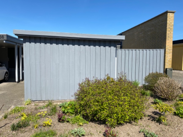 2 yderdøre, carport loft, skue ca 15 kvadratmeter, ca 2 meter hegn