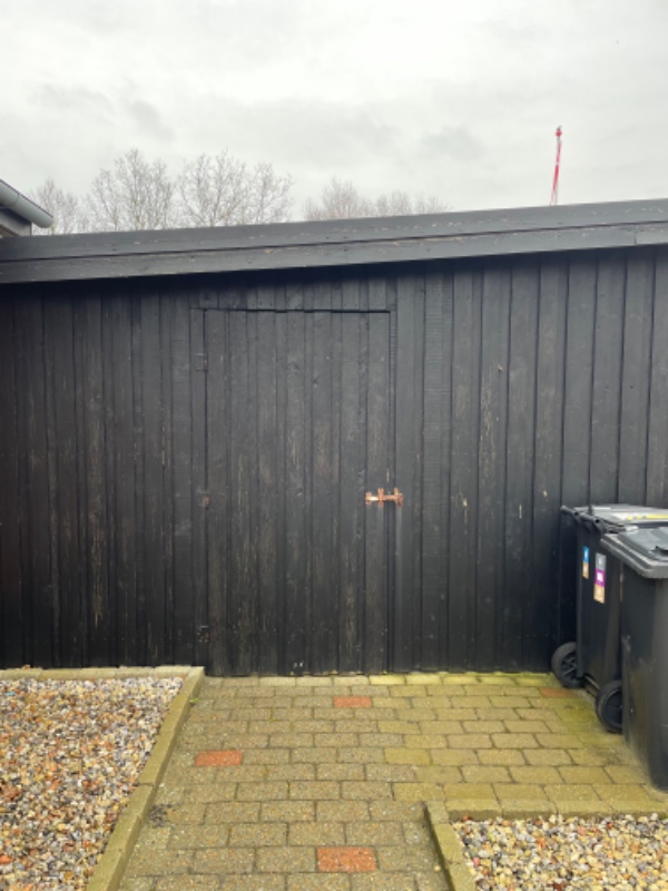 Maling af sort træværk