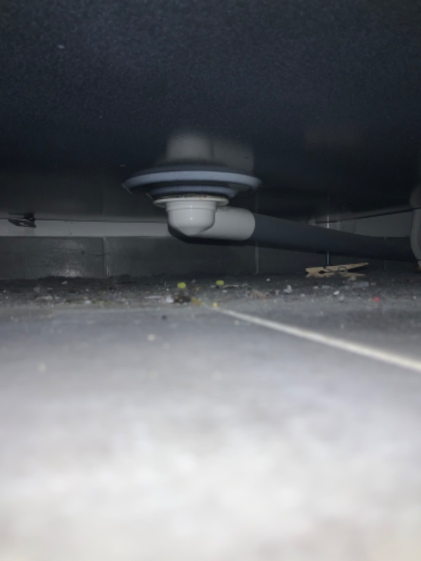 VVS: 1 Radiator virker ikke og utæt afløb under brusekabine