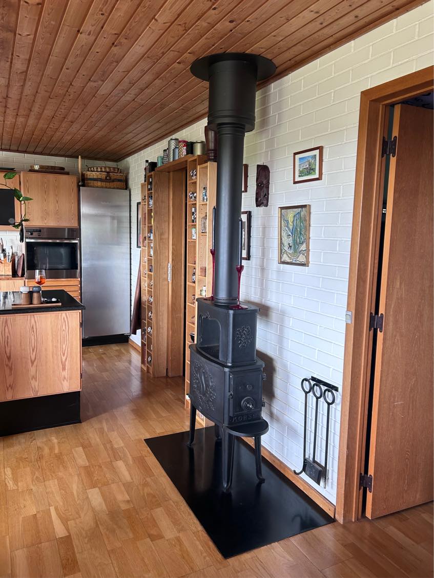Nedtag brændeovn og lap hul i loft og tag