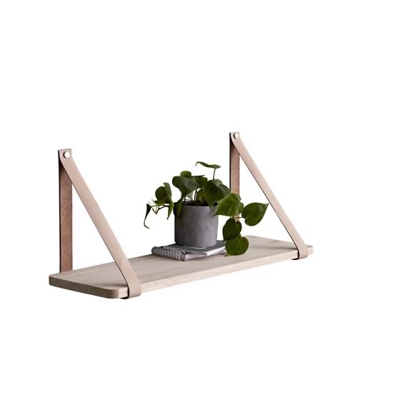 Diverse opgaver: hænge 3 hylder op og spartle væg