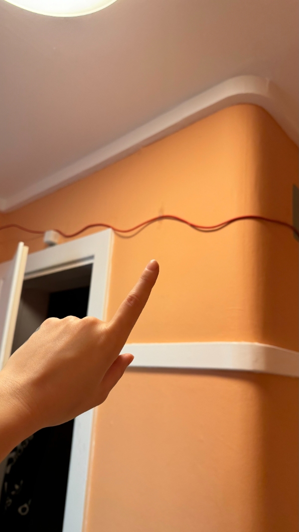 Loftlampe og kabeltrækning