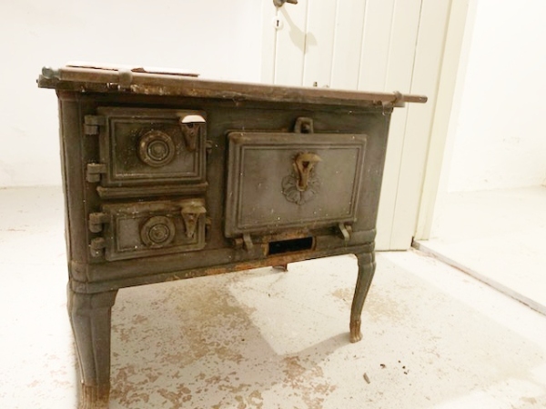 Flyttet et brændekomfur