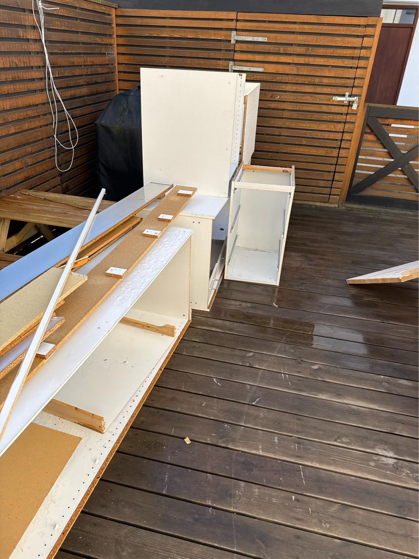 Få smidt køkken til genbrugsstation