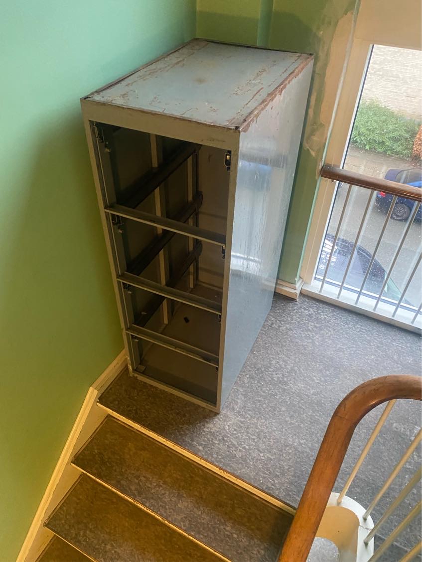 Afhentning af arkivskab til storskrald