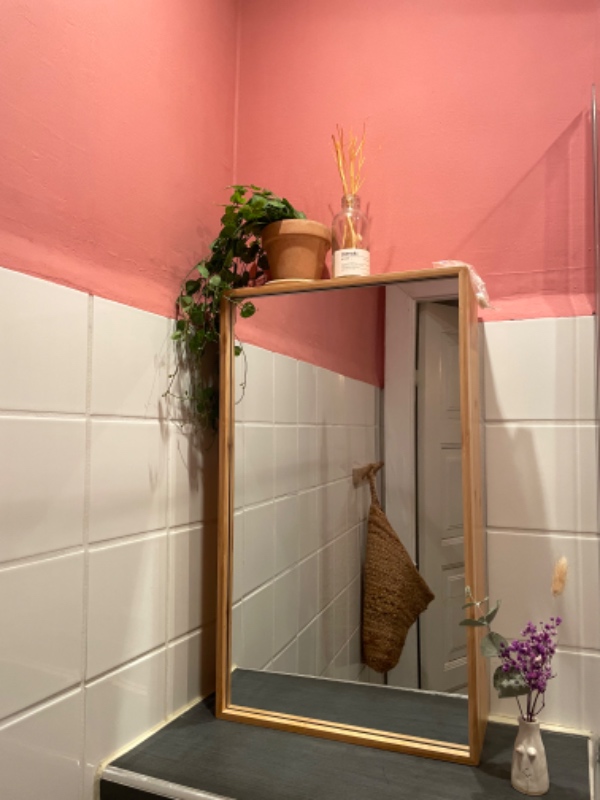 Hænge op skab i badeværelse