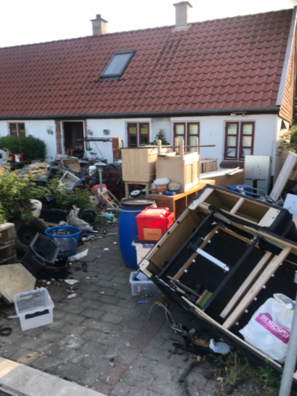 Oprydning og bortførsel  af afald