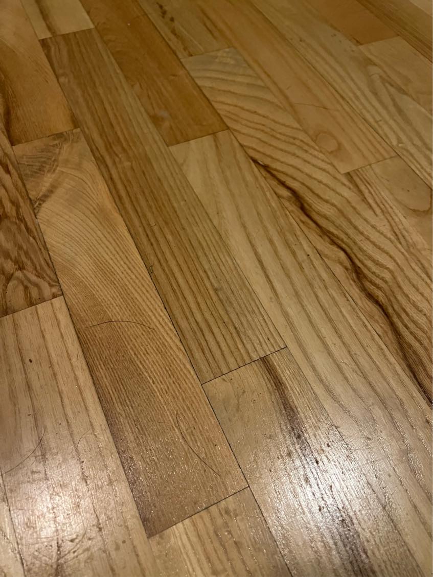 Slebet og lakeret parketgulv
