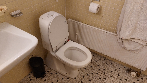 Væghængt toilet, montage, demontering af gl. toilet