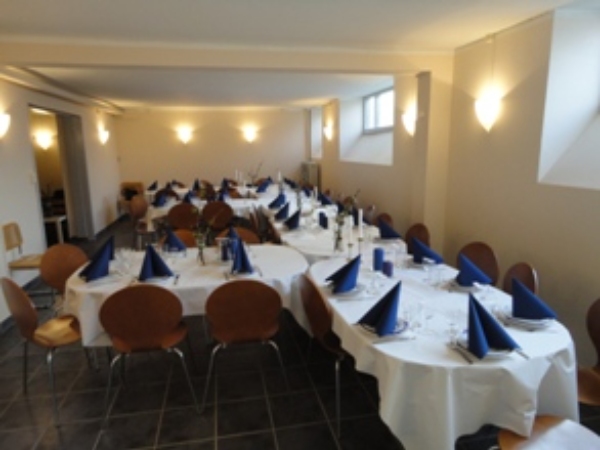 Rengøring af lokale efter fest