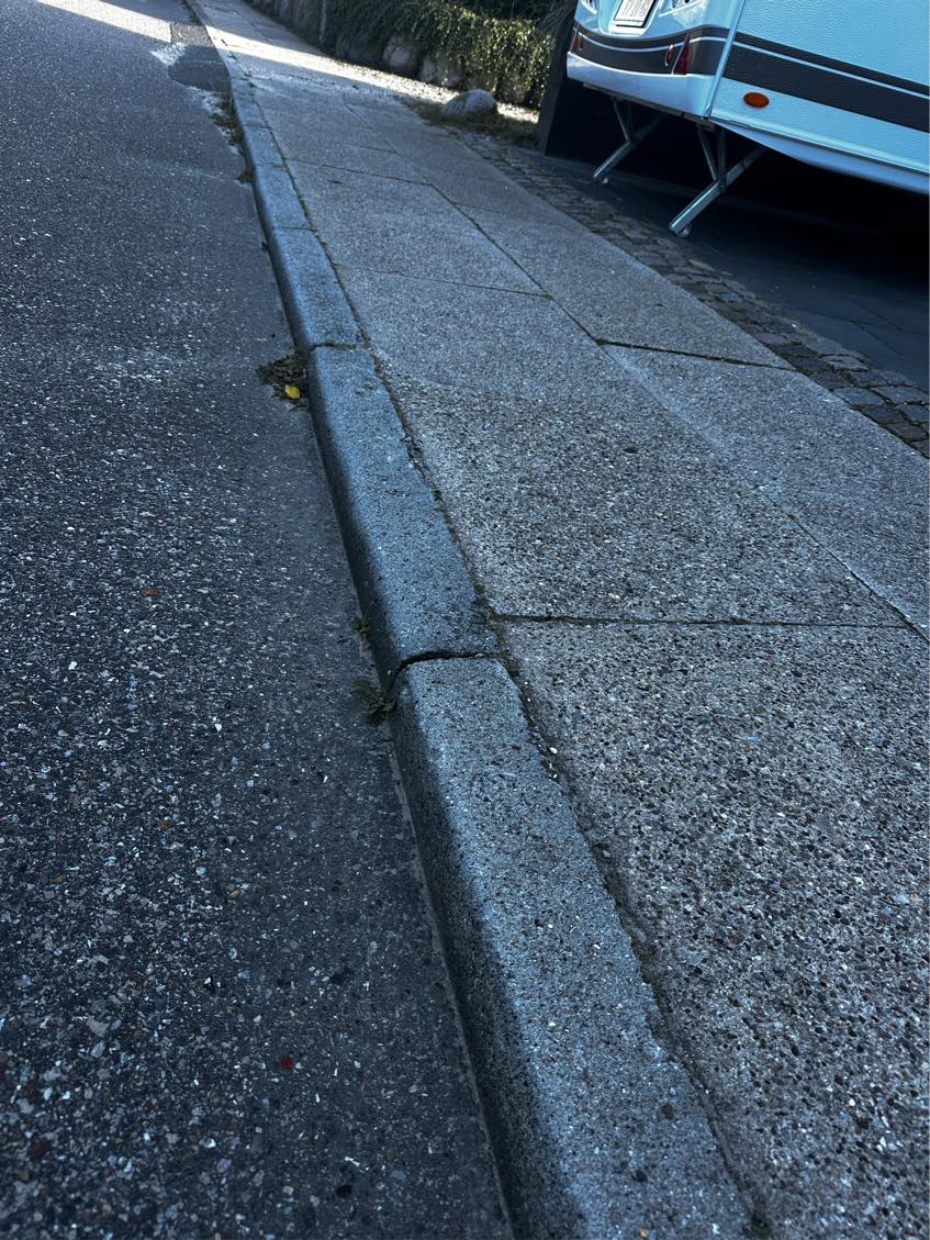 Opkørsel til fortov