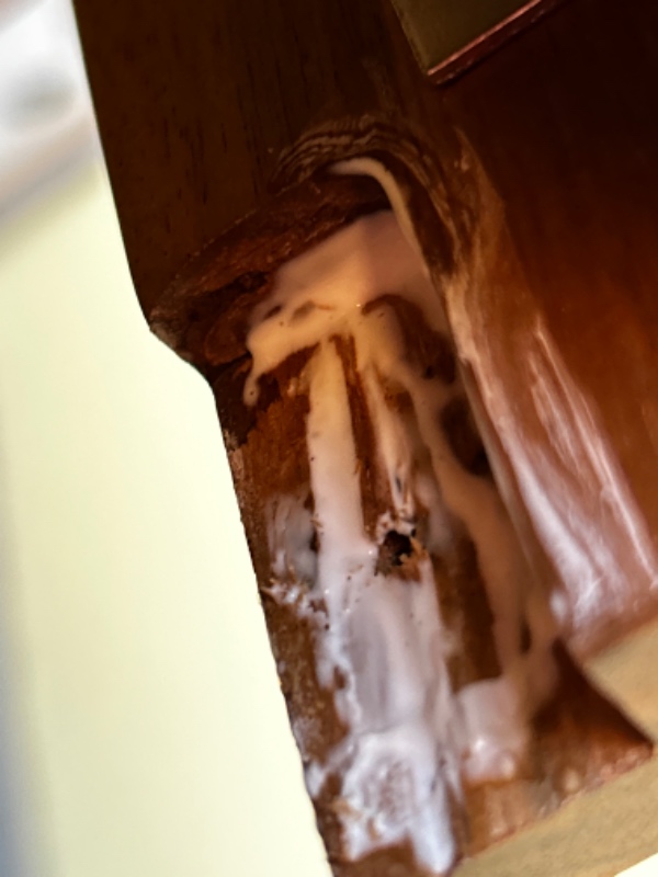 Plade faldet af havebord - muligvis pga løse skruer