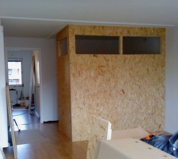 Opført midlertidig skillevæg