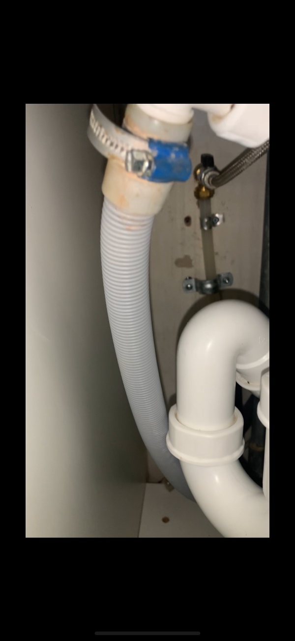 Elektriker til at løse ledningsproblem og opsætte opvaskemaskine