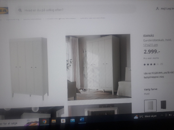 Skille 1ikea  klædeskab ad  Tage badeværelsesskab ned. Måske andre småting skues ned.