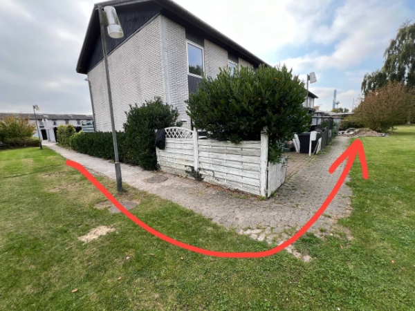 Fjerne jord og byggemateriale affald.