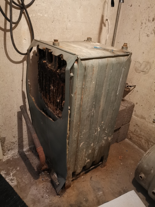 Opskæring og bortkørsel af gammelt oliefyr og keddel