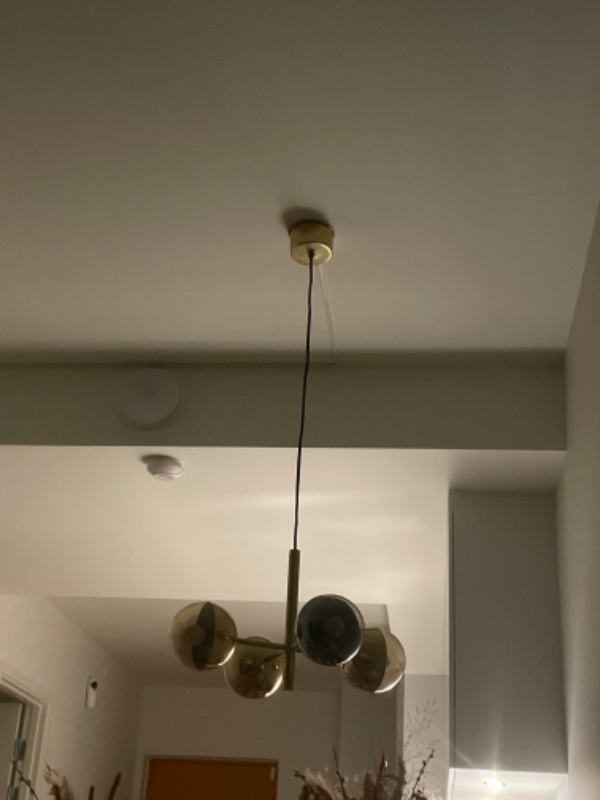 Aftagning og ophængning af lampe