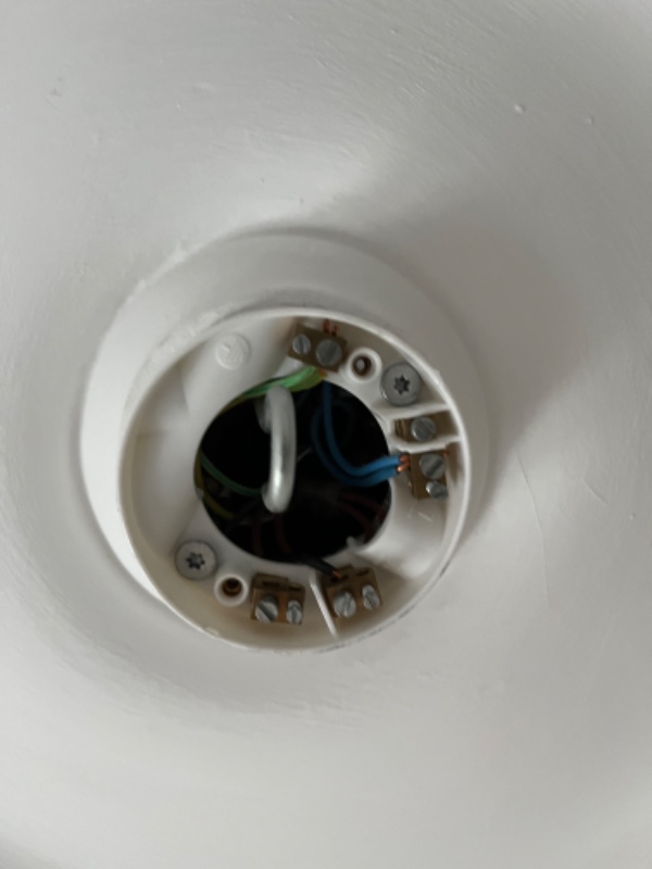 Ophæng og tilslutning af to loftlamper