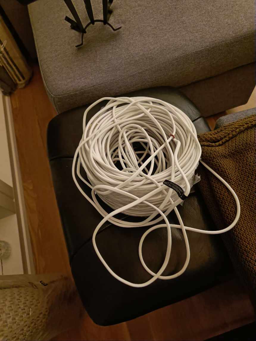 Ophængning af loftlamper x4, en hylde og et spejl