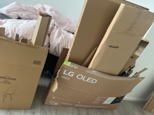 Afhentning af pap, flamingo og en palle