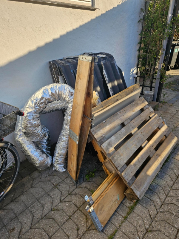 Køre affald på losseplads